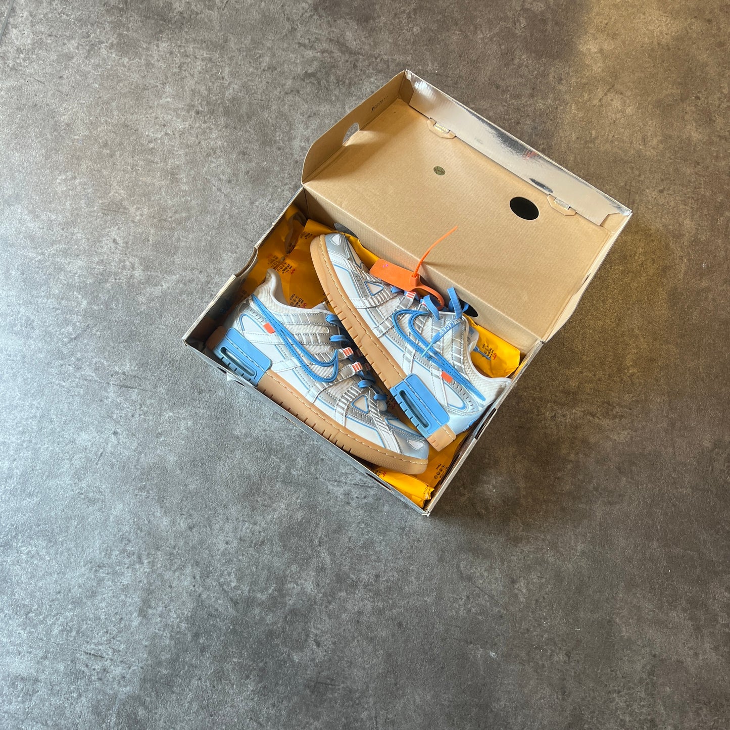 Nike Air Rubber Dunk Off-White UNC Taglia 44.5 (Usato)