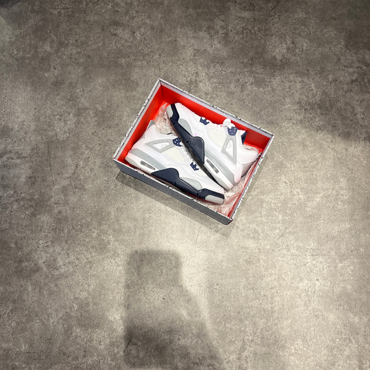 Jordan 4 Retro Midnight Navy (GS) Taglia 39 (Nuovo)