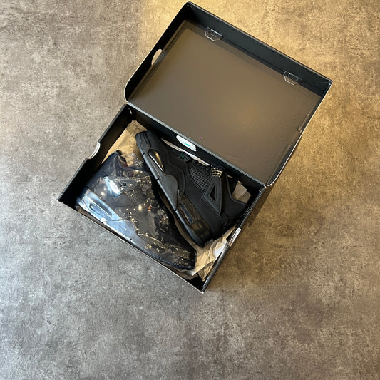 Jordan 4 Retro Black Cat (2025) Taglia 44.5 (Nuovo)