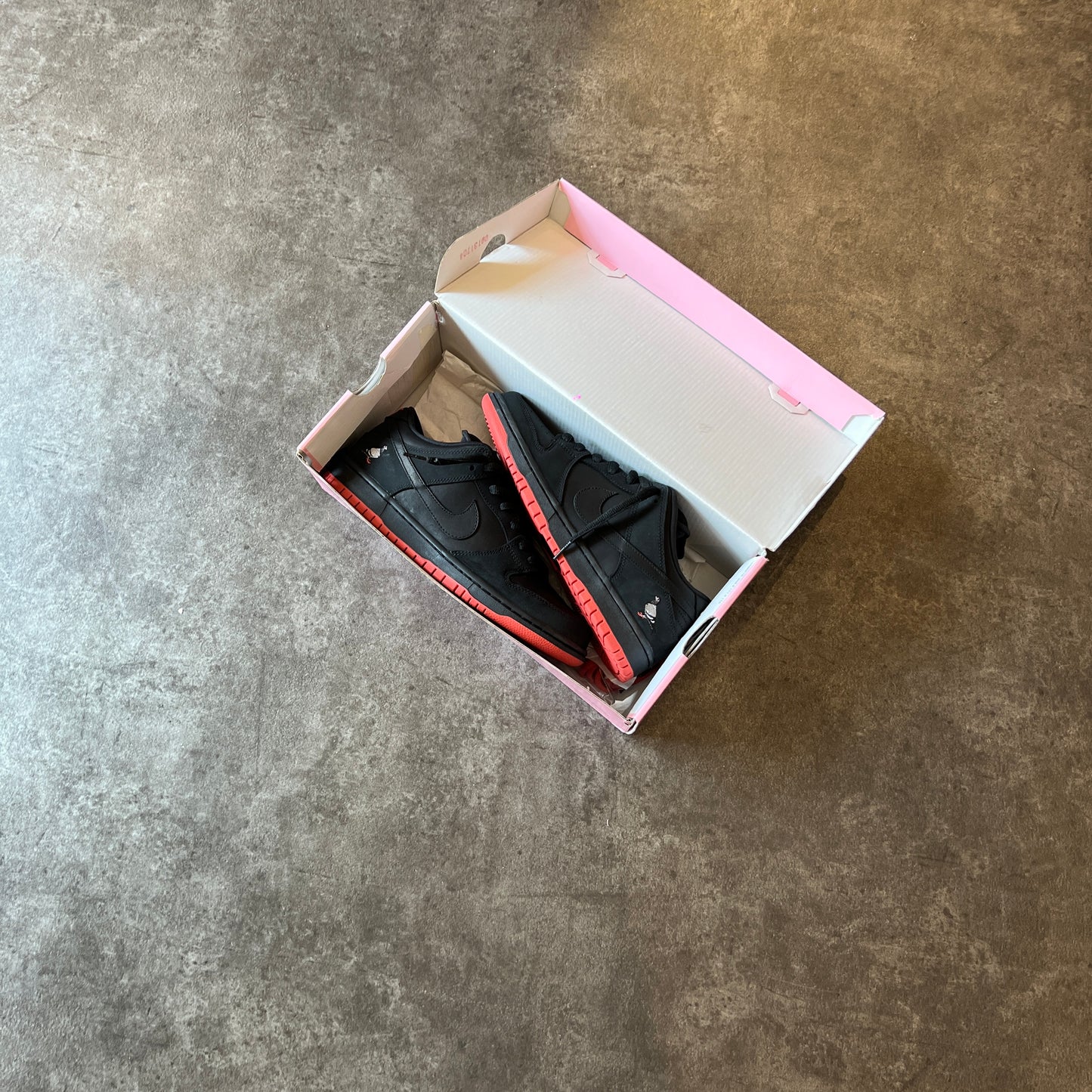 Nike SB Dunk Low Black Pigeon Taglia 42.5 (Usato)