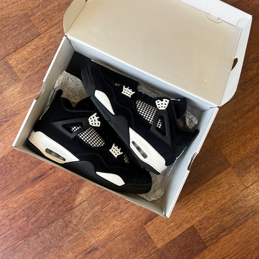 Jordan 4 Retro White Thunder Taglia 44 (Usata)